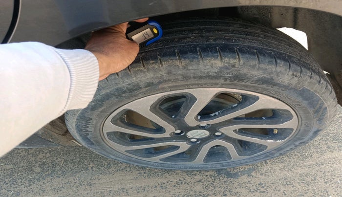 2022 Maruti Baleno DELTA PETROL 1.2, Petrol, Manual, 42,892 km, tyre