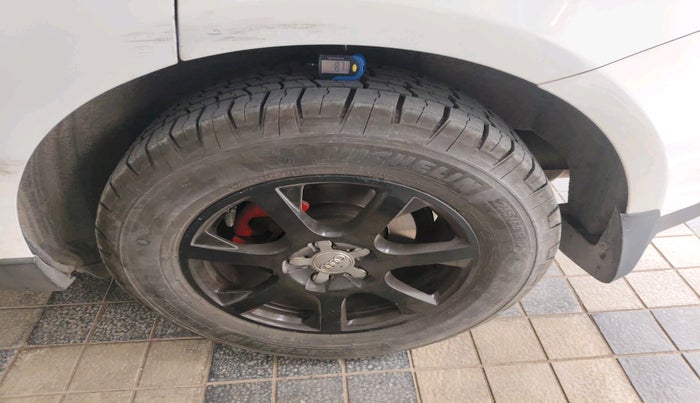 2012 Audi Q5 2.0 TDI QUATTRO, Diesel, Automatic, 1,58,251 km, tyre