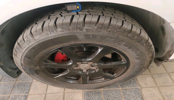 2012 Audi Q5 2.0 TDI QUATTRO, Diesel, Automatic, 1,58,251 km, tyre