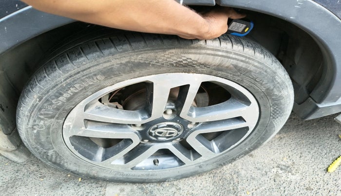 2017 Tata Hexa XT 4X2 6 STR, Diesel, Manual, 1,45,589 km, tyre