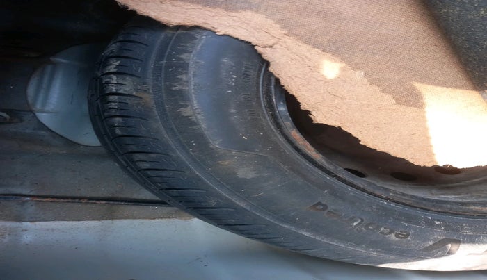 2012 Hyundai Verna FLUIDIC 1.6 VTVT EX, Petrol, Manual, 1,06,209 km, tyre