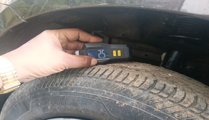 2015 Maruti Swift Dzire VXI, Petrol, Manual, 49,957 km, tyre