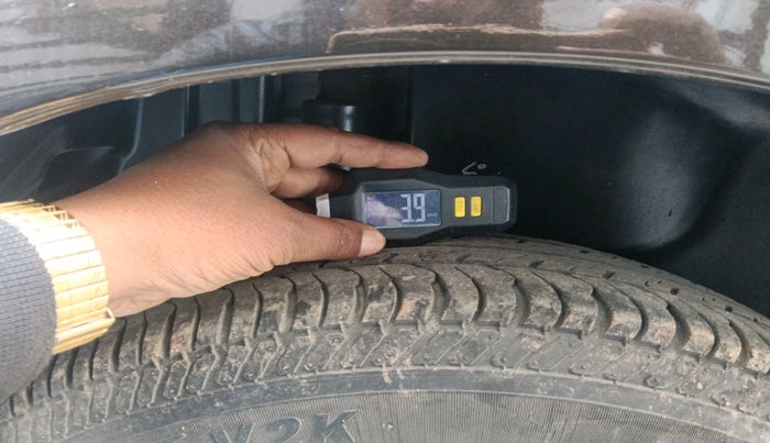 2015 Maruti Swift Dzire VXI, Petrol, Manual, 49,957 km, tyre