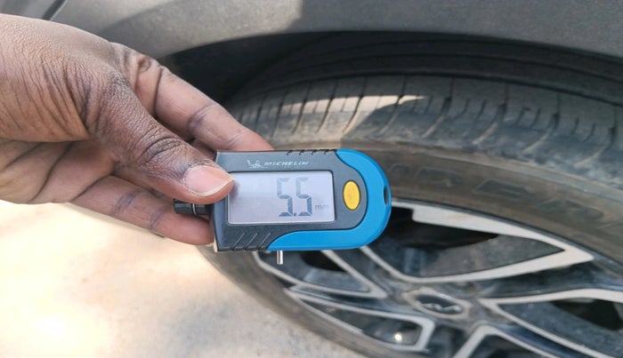 2022 KIA CARENS LUXURY PLUS 1.5 DIESEL AT 6 STR, Diesel, Automatic, 67,864 km, tyre