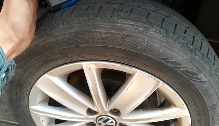 2015 Volkswagen Vento HIGHLINE 1.6 MPI, Petrol, Manual, 1,20,000 km, tyre