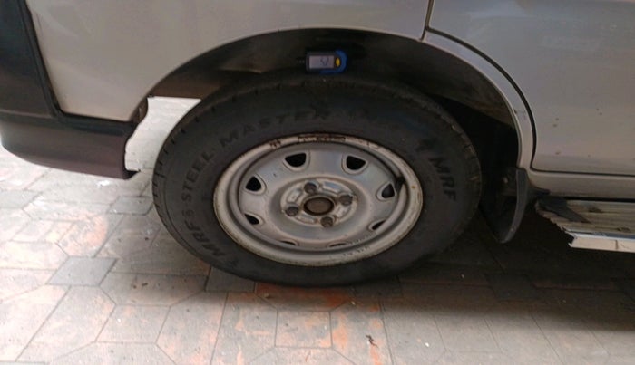 2011 Maruti Eeco 7 STR, Petrol, Manual, 68,641 km, tyre