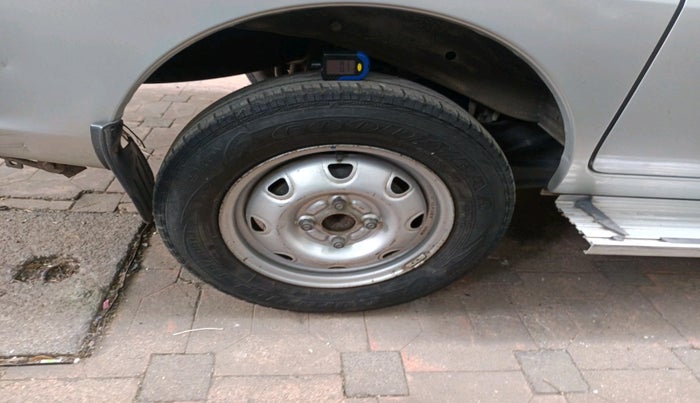 2011 Maruti Eeco 7 STR, Petrol, Manual, 68,641 km, tyre