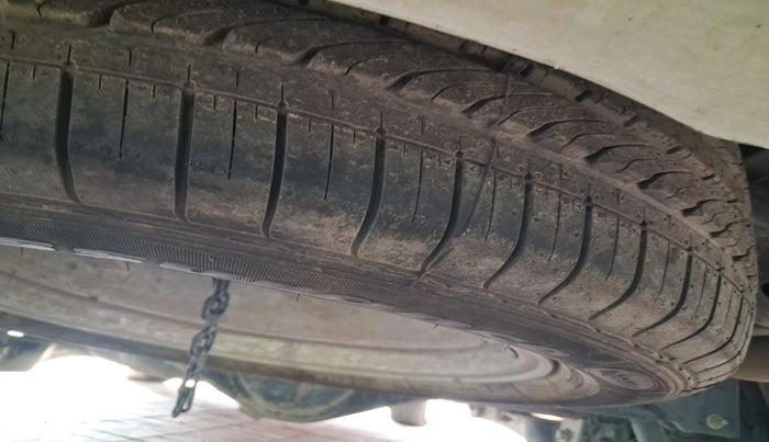 2020 Toyota Innova Crysta 2.4 ZX 7 STR, Diesel, Manual, 1,42,708 km, tyre