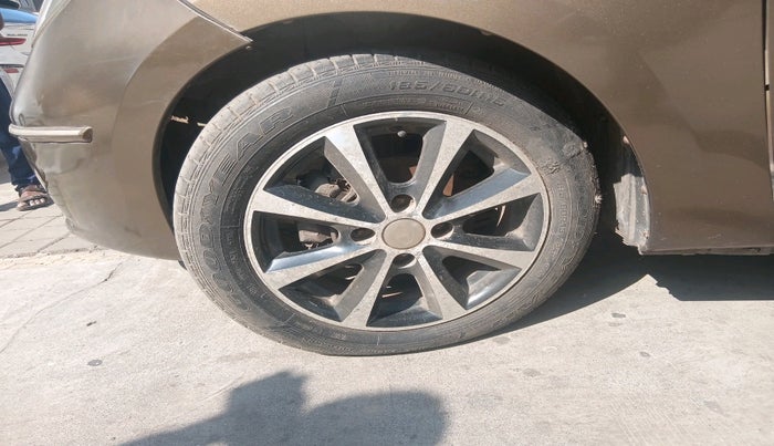 2011 Tata Manza ELAN SAFIRE, Petrol, Manual, 75,000 km, tyre