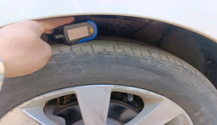 2013 Hyundai Verna FLUIDIC 1.6 CRDI SX, Diesel, Manual, 52,788 km, tyre