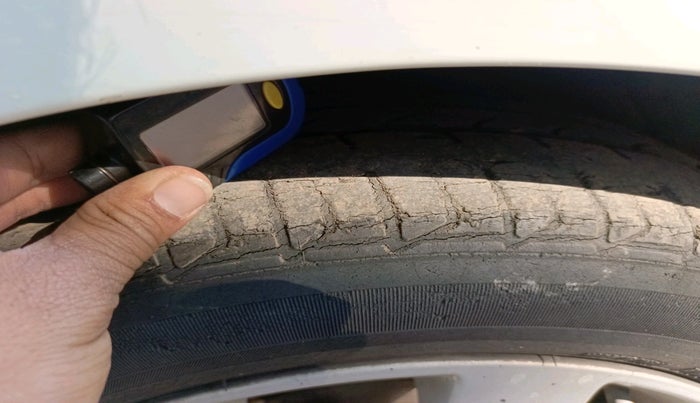 2013 Hyundai Verna FLUIDIC 1.6 CRDI SX, Diesel, Manual, 52,788 km, tyre