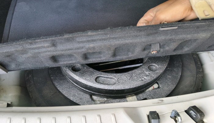 2019 Mahindra XUV300 W6 1.2 PETROL, Petrol, Manual, 41,554 km, tyre