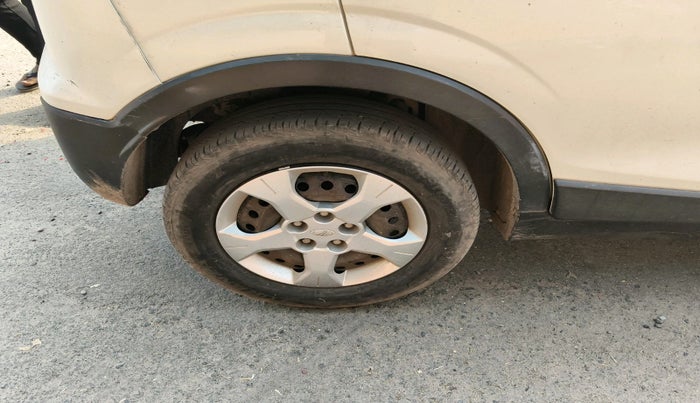 2019 Mahindra XUV300 W6 1.2 PETROL, Petrol, Manual, 41,554 km, tyre