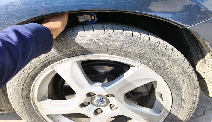 2013 Volvo S60 SUMMUM D4, Diesel, Automatic, 96,582 km, tyre