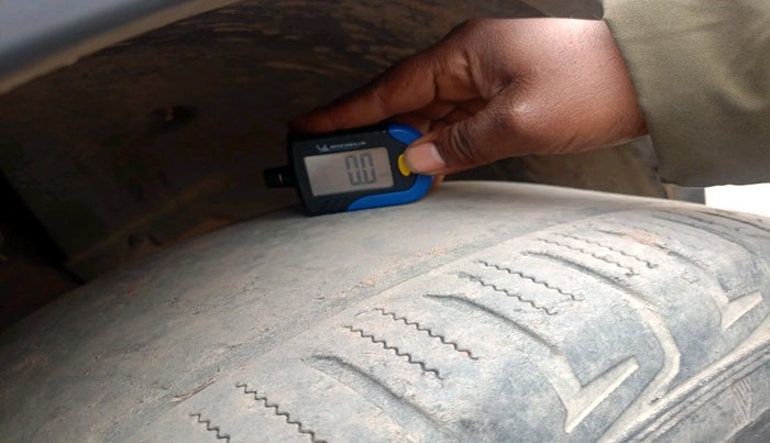 2013 Mahindra XUV500 W8, Diesel, Manual, 1,15,513 km, tyre