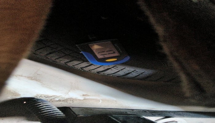 2016 Maruti Swift VXI, Petrol, Manual, 1,70,592 km, tyre