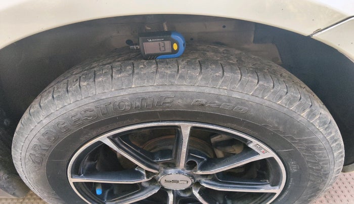 2016 Maruti Swift VXI, Petrol, Manual, 1,70,592 km, tyre