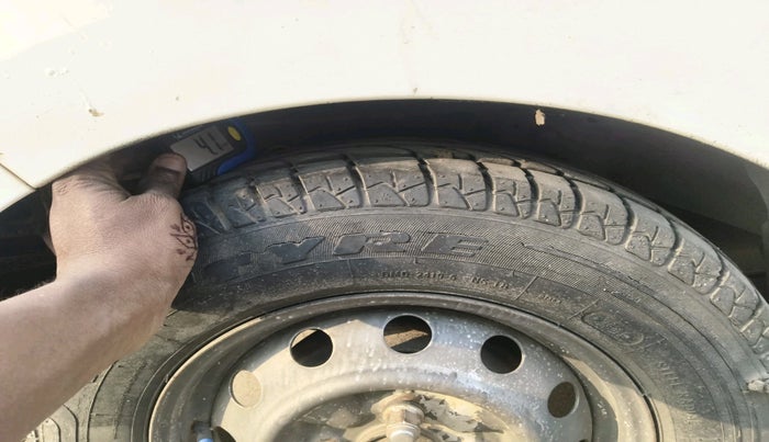 2013 Hyundai Eon ERA +, Petrol, Manual, 67,497 km, tyre