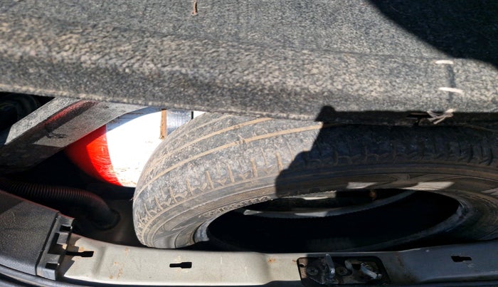 2013 Maruti Wagon R 1.0 VXI, Petrol, Manual, 1,24,860 km, tyre