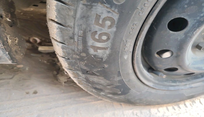 2014 Maruti Swift VXI, Petrol, Manual, 64,373 km, tyre