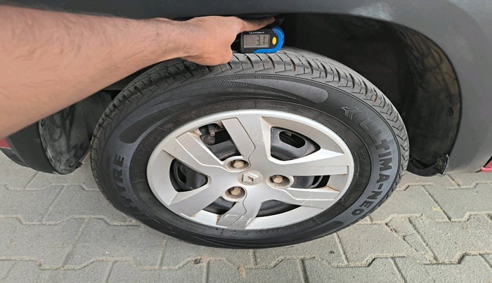 2017 Renault Kwid RXT 1.0 AMT, Petrol, Automatic, 29,229 km, tyre