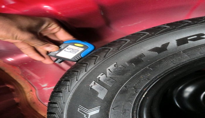 2017 Renault Kwid RXT 1.0 AMT, Petrol, Automatic, 29,229 km, tyre