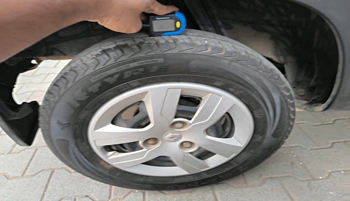 2017 Renault Kwid RXT 1.0 AMT, Petrol, Automatic, 29,229 km, tyre