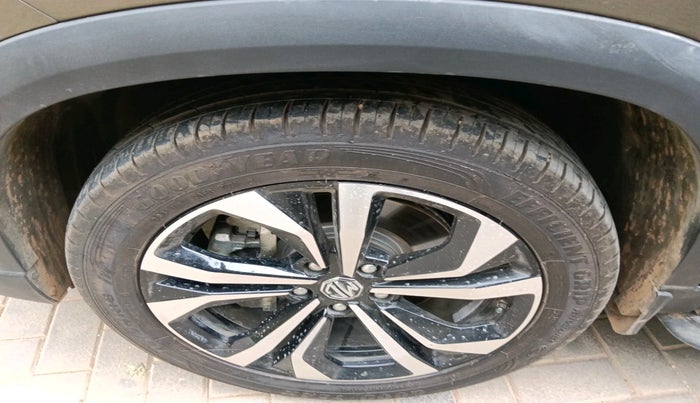 2023 MG HECTOR SAVVY PRO 1.5 TURBO CVT PETROL, Petrol, Automatic, 18,953 km, tyre