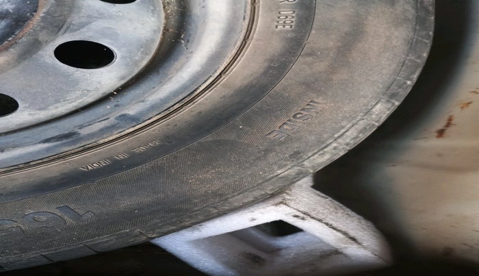 2013 Maruti Swift Dzire VDI, Diesel, Manual, 2,75,725 km, tyre