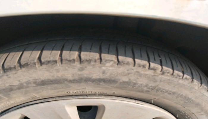 2017 Maruti Ertiga VDI SHVS, Diesel, Manual, 1,30,555 km, tyre