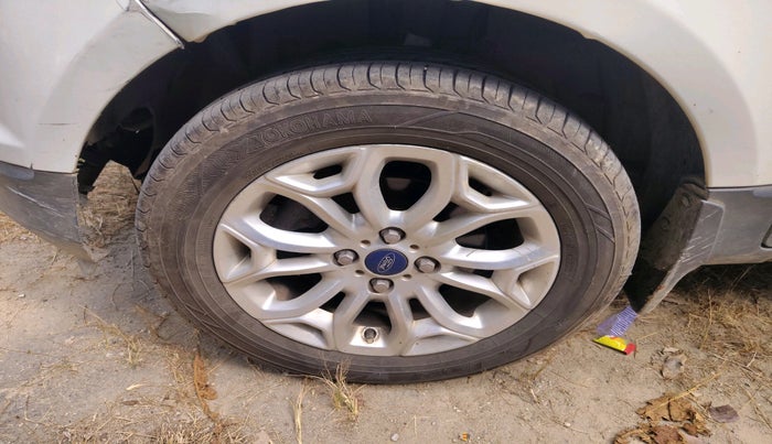 2013 Ford Ecosport TITANIUM 1.5L DIESEL (OPT), Diesel, Manual, 1,59,594 km, tyre