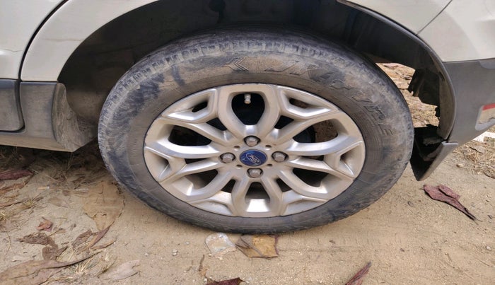 2013 Ford Ecosport TITANIUM 1.5L DIESEL (OPT), Diesel, Manual, 1,59,594 km, tyre