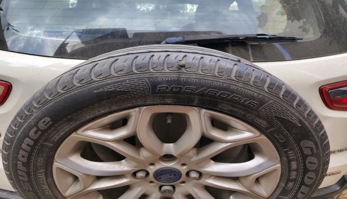 2013 Ford Ecosport TITANIUM 1.5L DIESEL (OPT), Diesel, Manual, 1,59,594 km, tyre