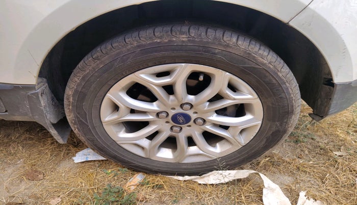 2013 Ford Ecosport TITANIUM 1.5L DIESEL (OPT), Diesel, Manual, 1,59,594 km, tyre