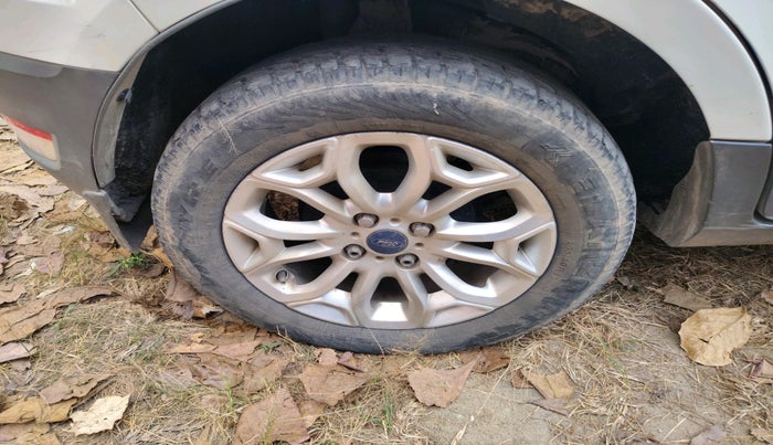 2013 Ford Ecosport TITANIUM 1.5L DIESEL (OPT), Diesel, Manual, 1,59,594 km, tyre