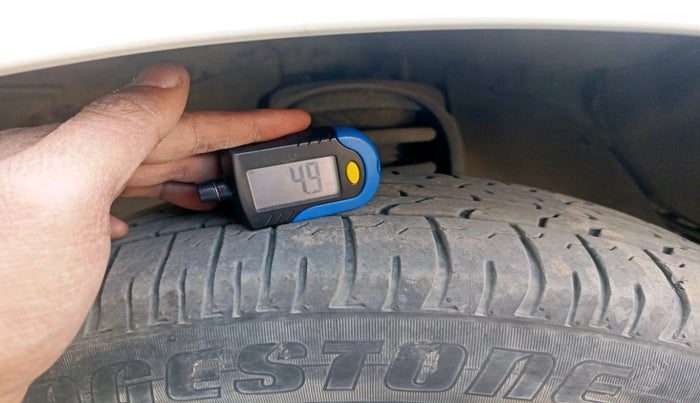 2017 Toyota Innova Crysta 2.7 ZX AT 7 STR, Petrol, Automatic, 1,92,843 km, tyre