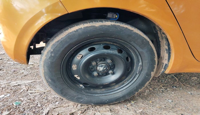 2016 Tata Tiago XT PETROL, Petrol, Manual, 1,21,398 km, tyre