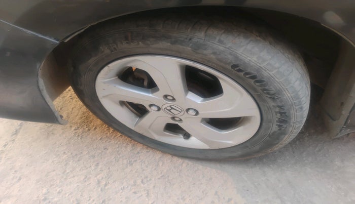 2015 Honda City 1.5L I-VTEC V MT, Petrol, Manual, 1,32,593 km, tyre