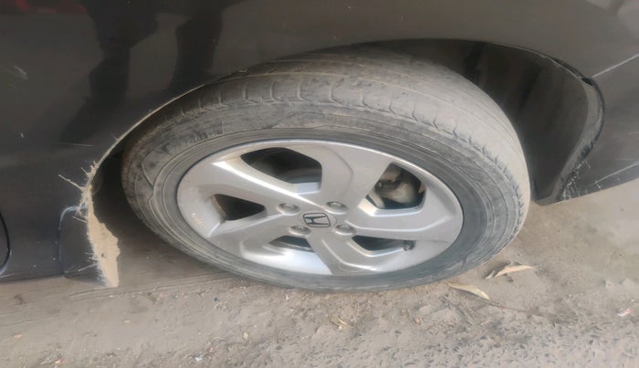 2015 Honda City 1.5L I-VTEC V MT, Petrol, Manual, 1,32,593 km, tyre