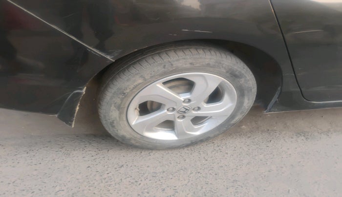 2015 Honda City 1.5L I-VTEC V MT, Petrol, Manual, 1,32,593 km, tyre