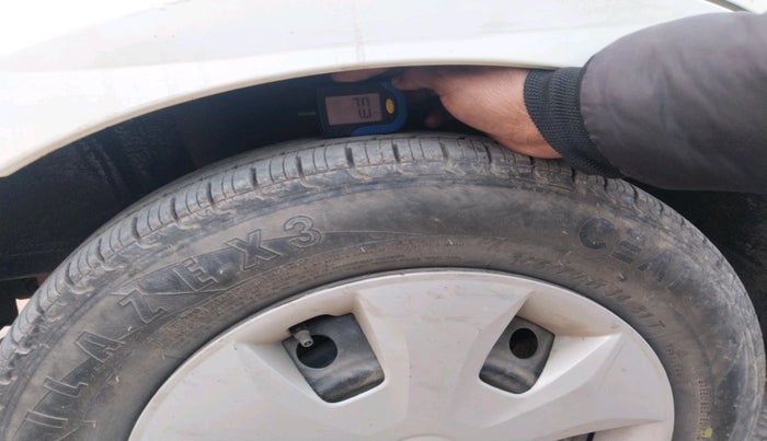 2019 Maruti New Wagon-R VXI 1.2, Petrol, Manual, 299 km, tyre