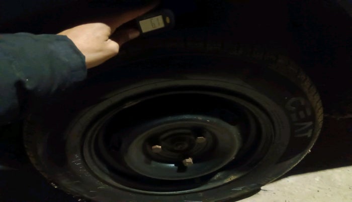 2017 Renault Kwid RXL 0.8 02 Anniversary Edition, Petrol, Manual, 71,661 km, tyre