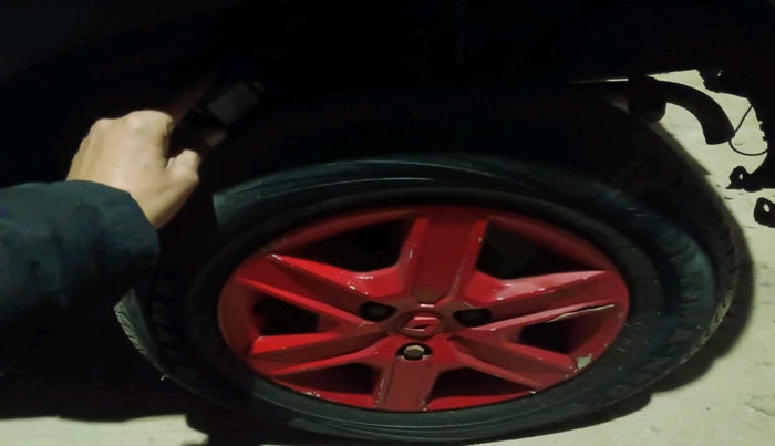 2017 Renault Kwid RXL 0.8 02 Anniversary Edition, Petrol, Manual, 71,661 km, tyre