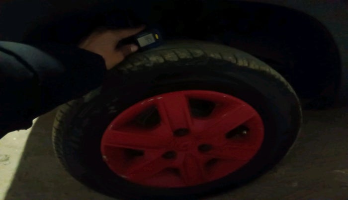 2017 Renault Kwid RXL 0.8 02 Anniversary Edition, Petrol, Manual, 71,661 km, tyre