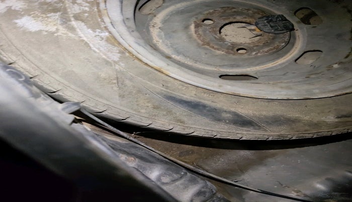 2017 Renault Kwid RXL, Petrol, Manual, 1,11,750 km, tyre