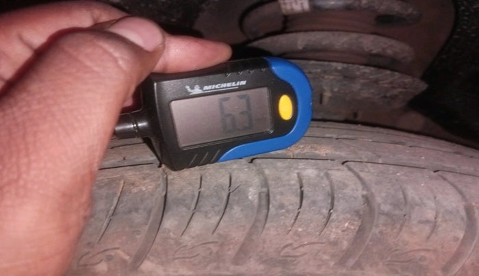 2022 Mahindra XUV300 W8 (O) 1.2 PETROL, Petrol, Manual, 61,131 km, tyre