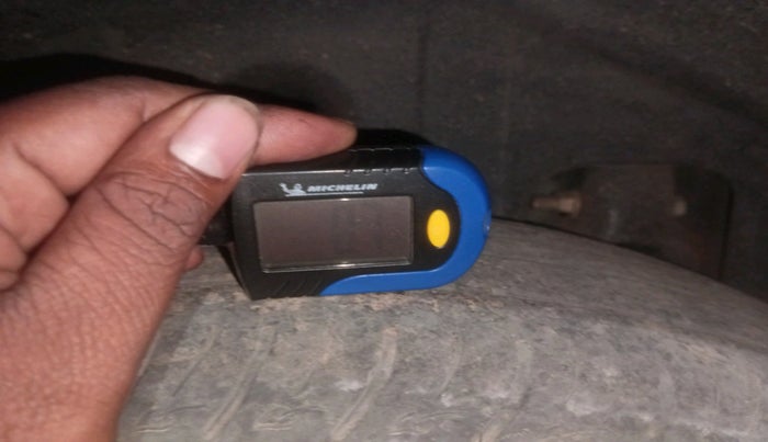 2022 Mahindra XUV300 W8 (O) 1.2 PETROL, Petrol, Manual, 61,131 km, tyre