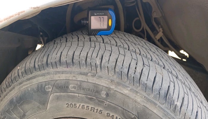 2006 Toyota Innova G1 2.5, Diesel, Manual, 1,63,271 km, tyre