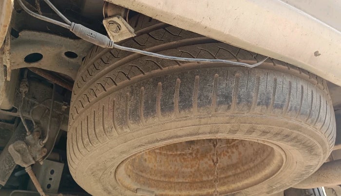 2006 Toyota Innova G1 2.5, Diesel, Manual, 1,63,271 km, tyre