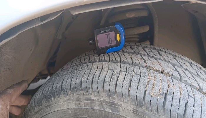 2006 Toyota Innova G1 2.5, Diesel, Manual, 1,63,271 km, tyre